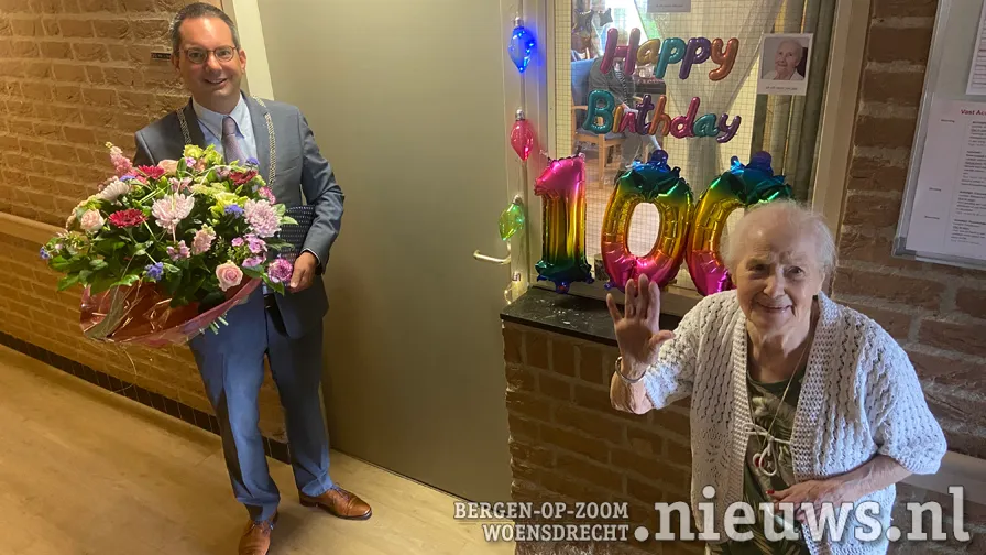 100 jarige mevr van oevelen