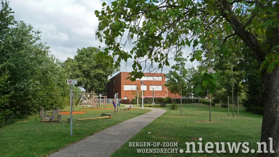 20190829 jkr hoo speeltuin bij school 001a