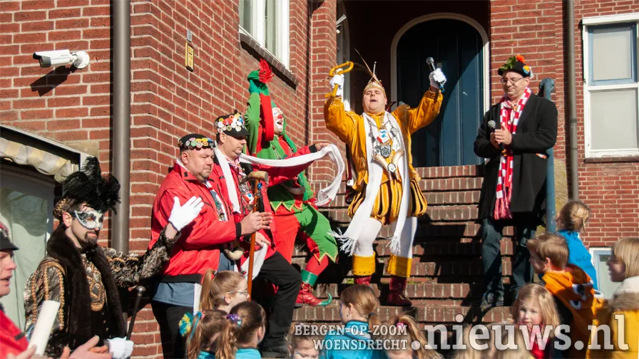 20220226 oss intocht 000