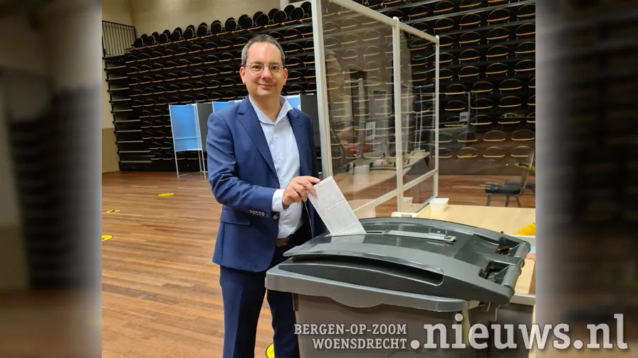 burgemeester adriaansen brengt stem uit