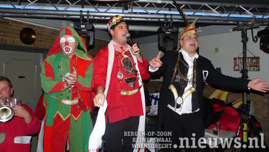 nar luukske grootste boer jeffry en prins zjim i foto door cs dossekoppe