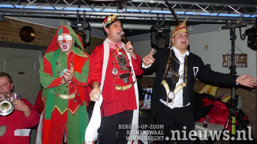 nar luukske grootste boer jeffry en prins zjim i foto door cs dossekoppe