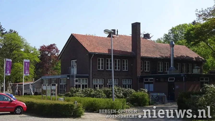 20200427_JKr_Oss_BlauwePauw_001b