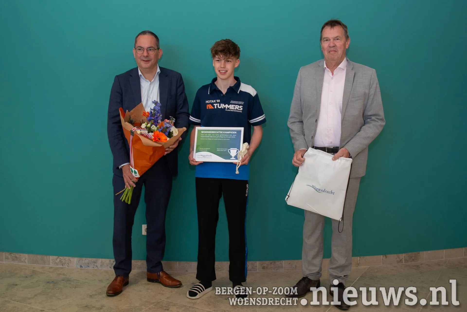 20260430_JKr_Hoo_Huldiging_Tom_van_Oers_000