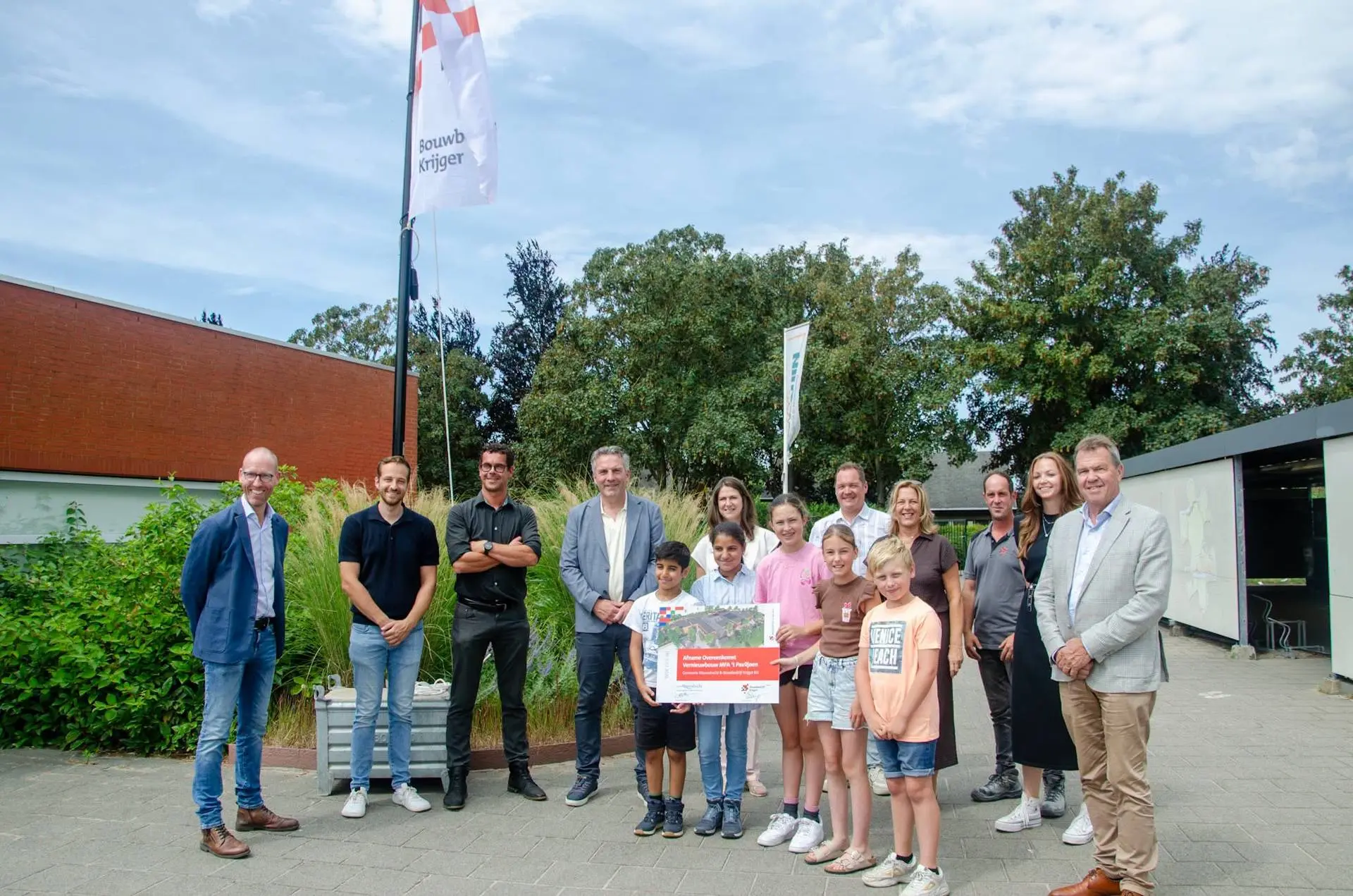 20260706_Vlag aannemer bij t Paviljoen