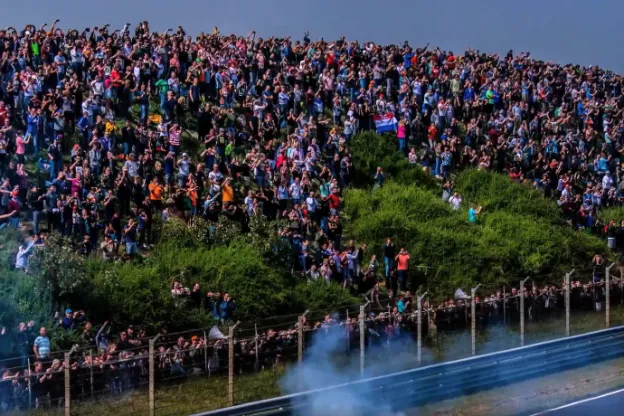 FireShot Capture 102  ’F1 historie Zandvoort en ’Max gekte’    https   wwwtelegraafnl video 275png