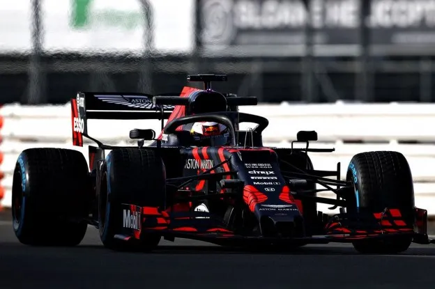 Red Bull RB15 presentatie Verstappenjpg