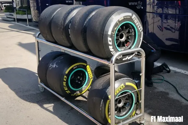 Banden pirelli hard medium mercedes