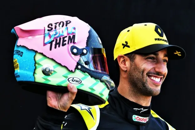 Daniel Ricciardo Renault 2019 Helmjpg