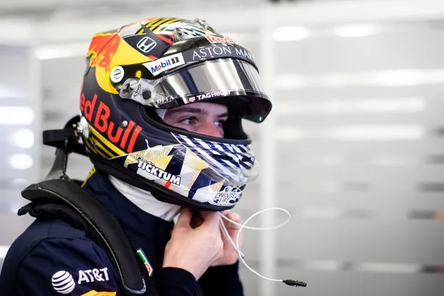 dan ticktum red bull bahrein testdag 2 helm pitbox