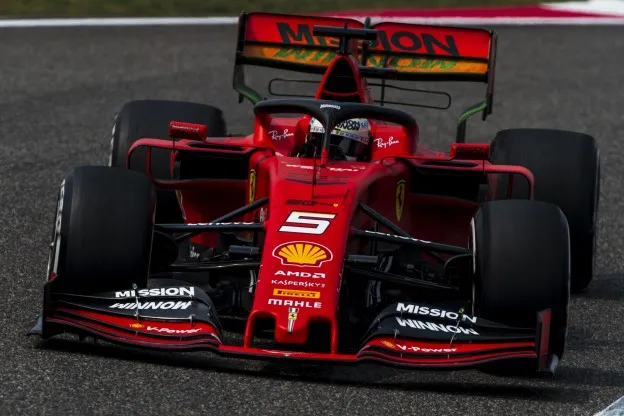 Vettel op de baan Chinajpg