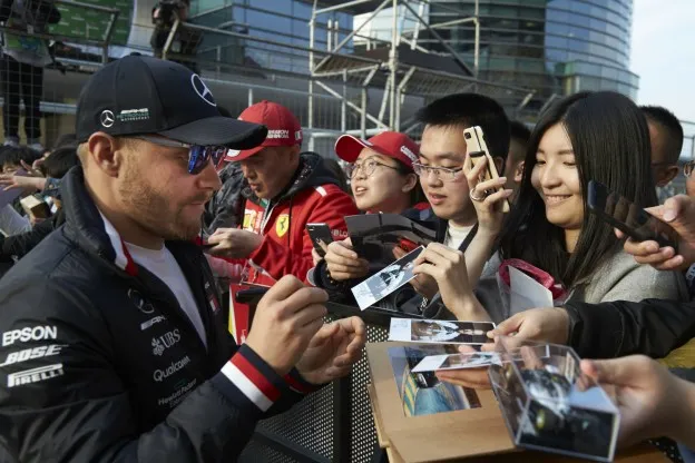 Bottas fans Chinajpg