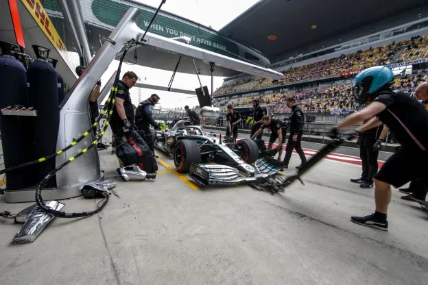 Hamilton pitstop Chinajpg