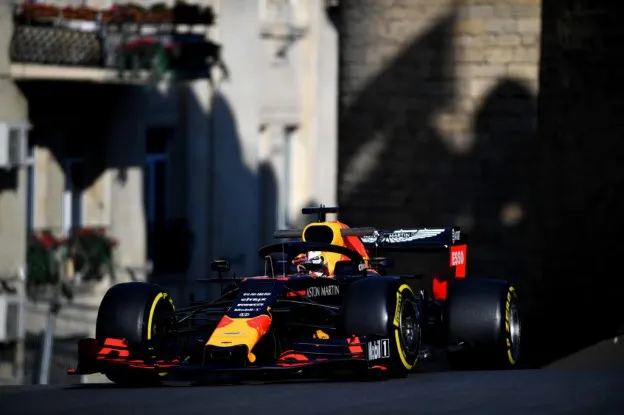 Max Verstappen gp azerbeidzjan 2019 vrijdag red bull hoe laat kwalificatiejpg
