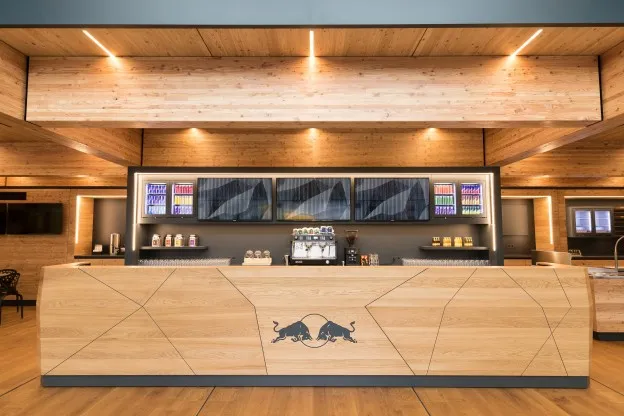 red bull holzhaus motorhome hout toro rosso 02jpg