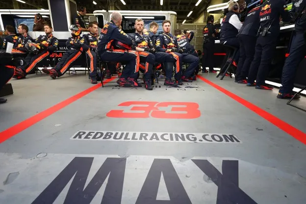 max verstappen pitbox monteurs leegjpg