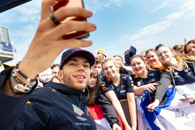 Gasly selfie fans Zandvoortjpg