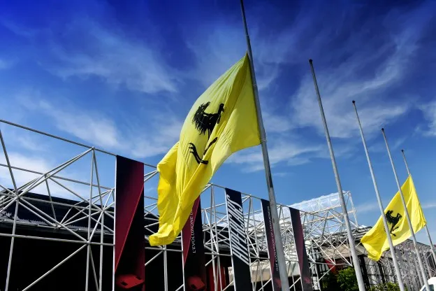 ferrari vlag halfstok laudajpg