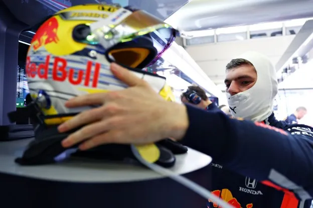 Verstappen helm Oostenrijkjpg