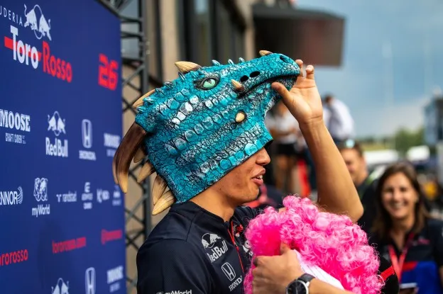 1D1 5430 ZF 4985 06092 1 008jpg