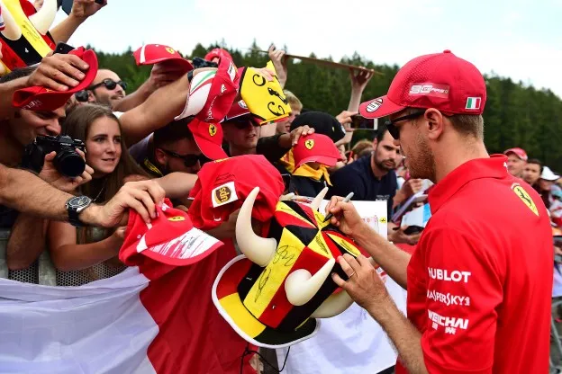 Vettel België handtekeningenjpg