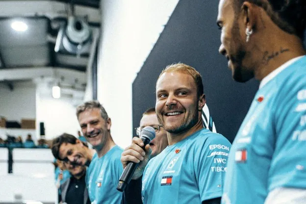 Bottas Mercedes fabriek viering WKjpg
