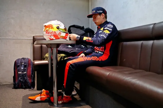 Verstappen helm racepak loungejpg