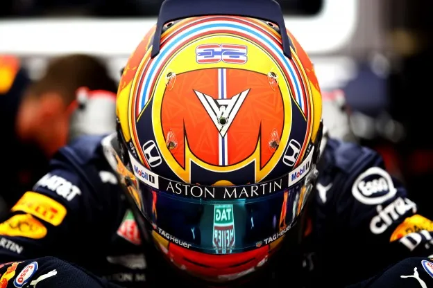 Albon instappen helm opjpg