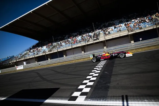 Zandvoort Red Bulljpg