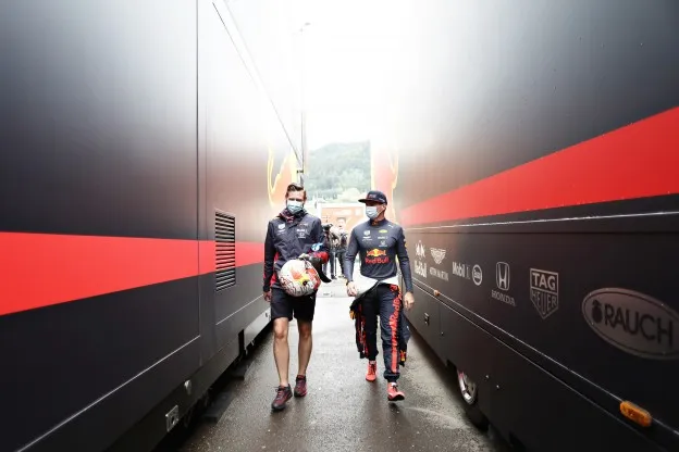 verstappen personal trainer helm paddock red bulljpg