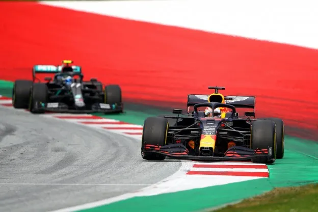 verstappen bottas stiermarken 2020 zon bochtjpg