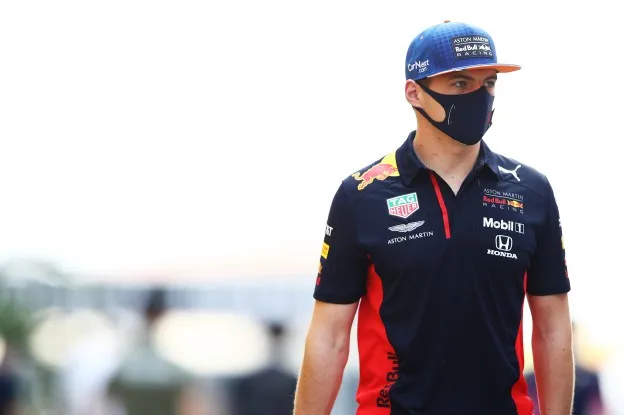 Verstappen kijkt weg Rusland 2020jpg