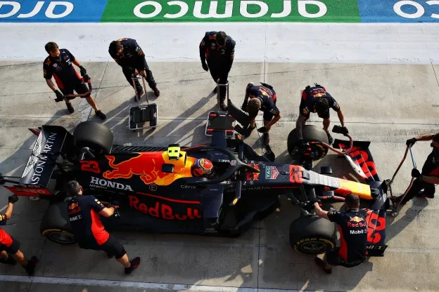Verstappen monteurs Imola 2020jpg
