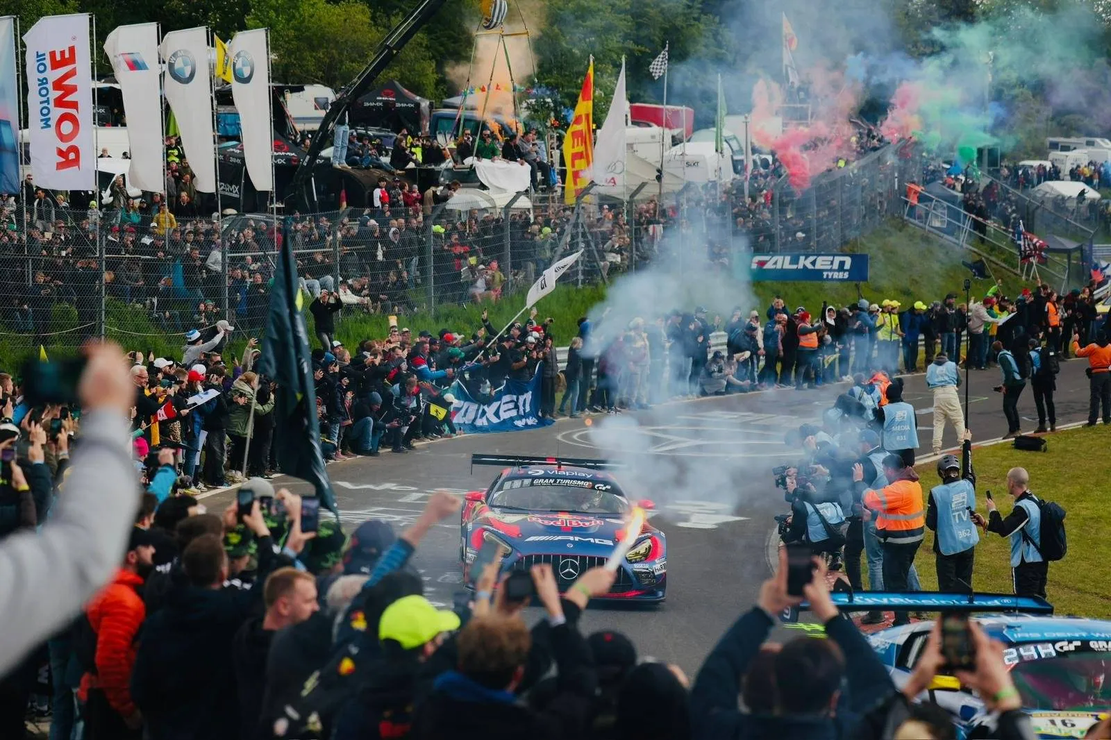 24-uur-nurburgring-max-verstappen-dani-juncadella-mercedes-amg-franz-hermann-nordschleife