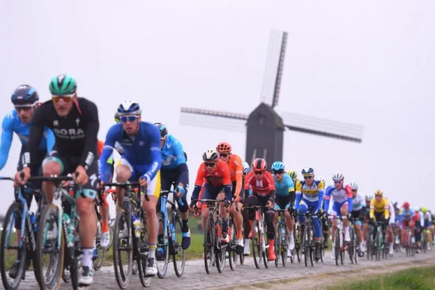 BH BP Omloop Het Nieuwsblad peloton algemeen klassiekersjpg