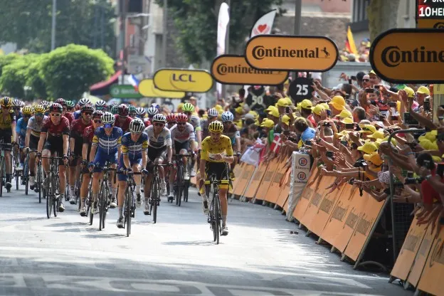 Sirotti peloton algemeen Tour de France gele trui Julian Alaphilippejpg