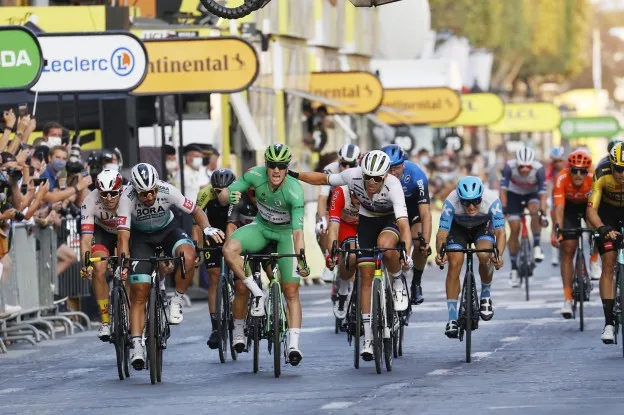 Sirotti Sam Bennett Champs Elyseesjpg