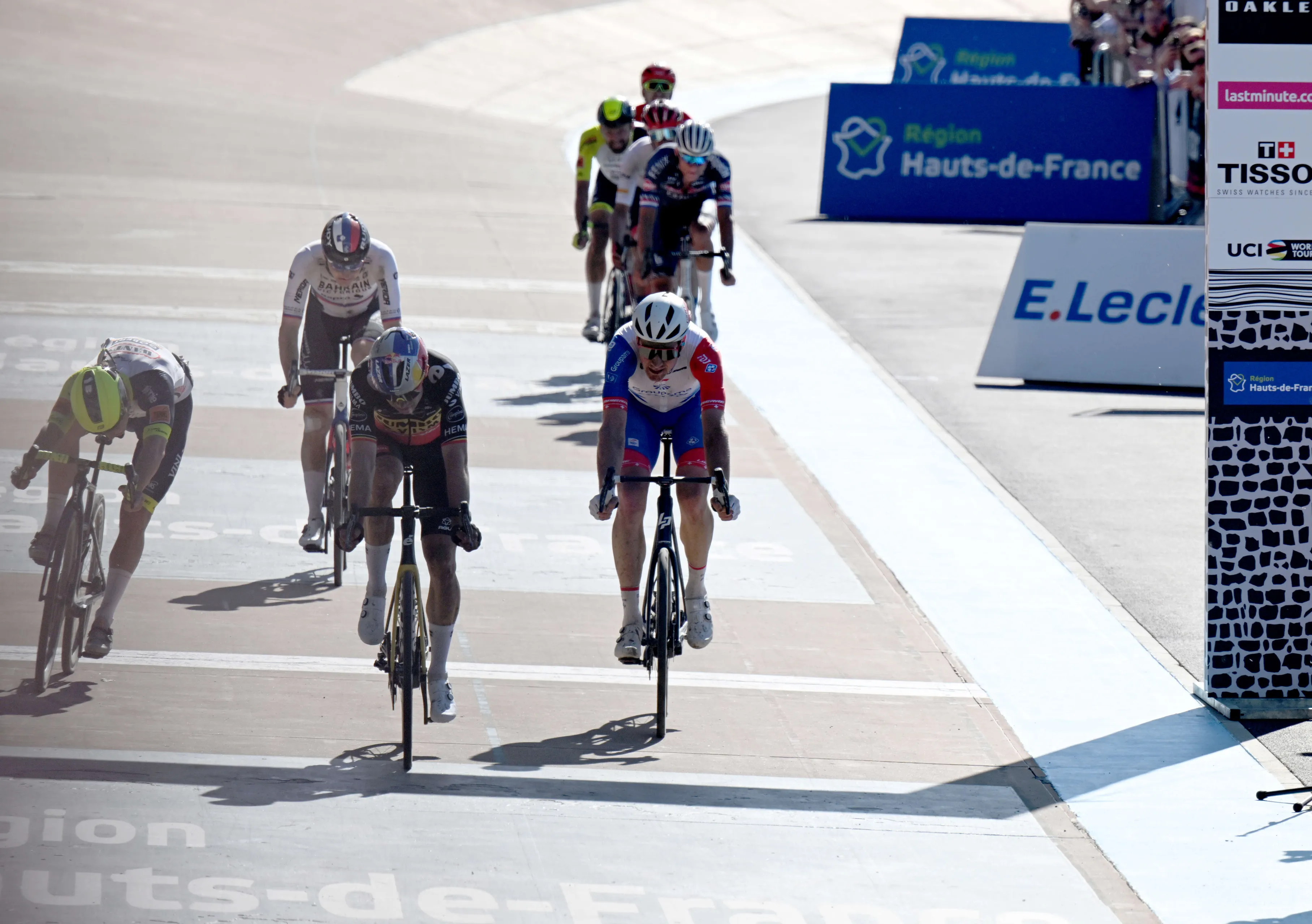 Van Aert Küng Devriendt Parijs Roubaix Sirotti