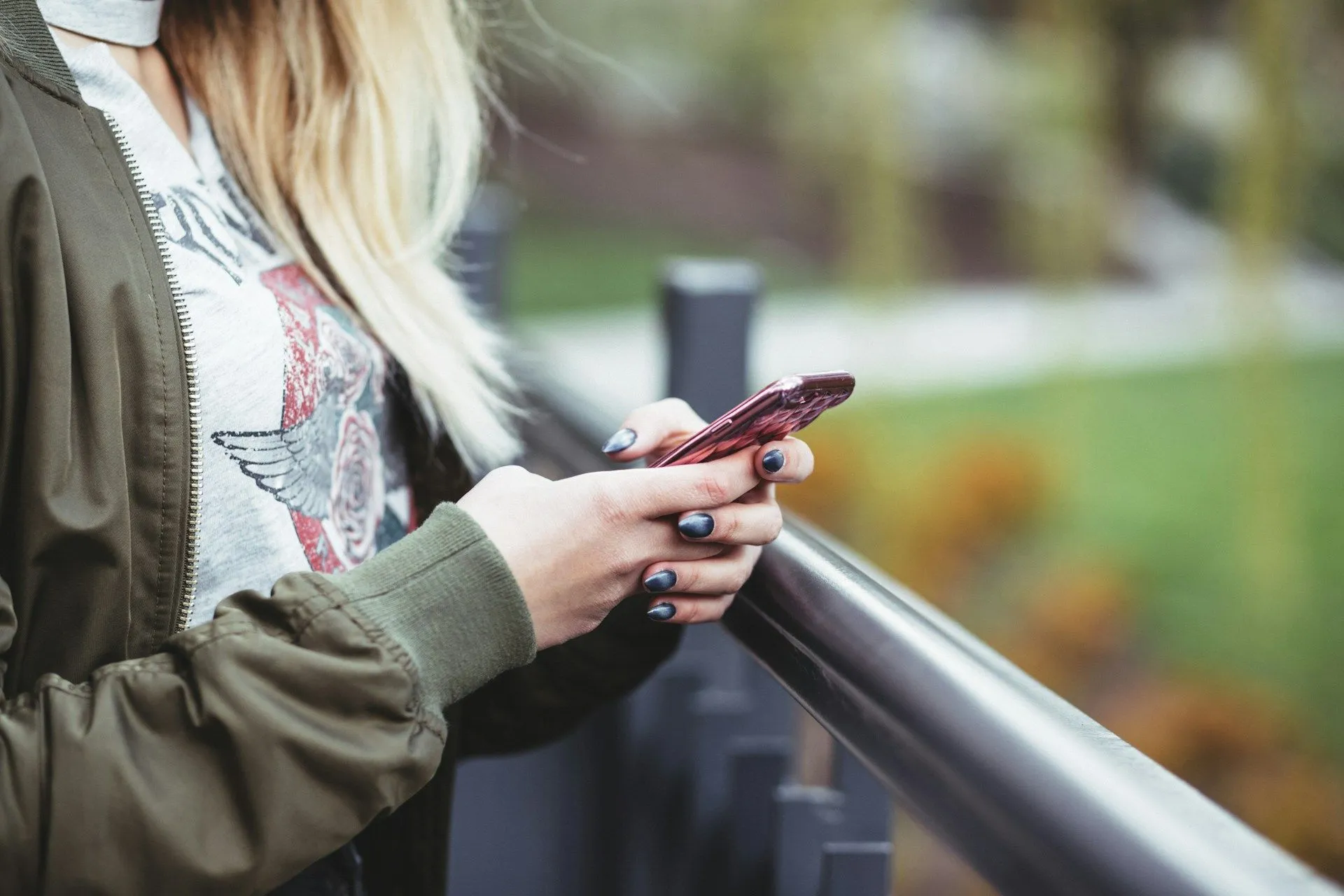 vrouw smartphone