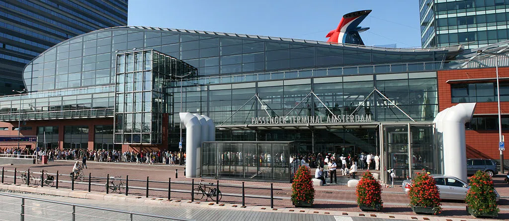 1024px passagiers terminal amsterdam