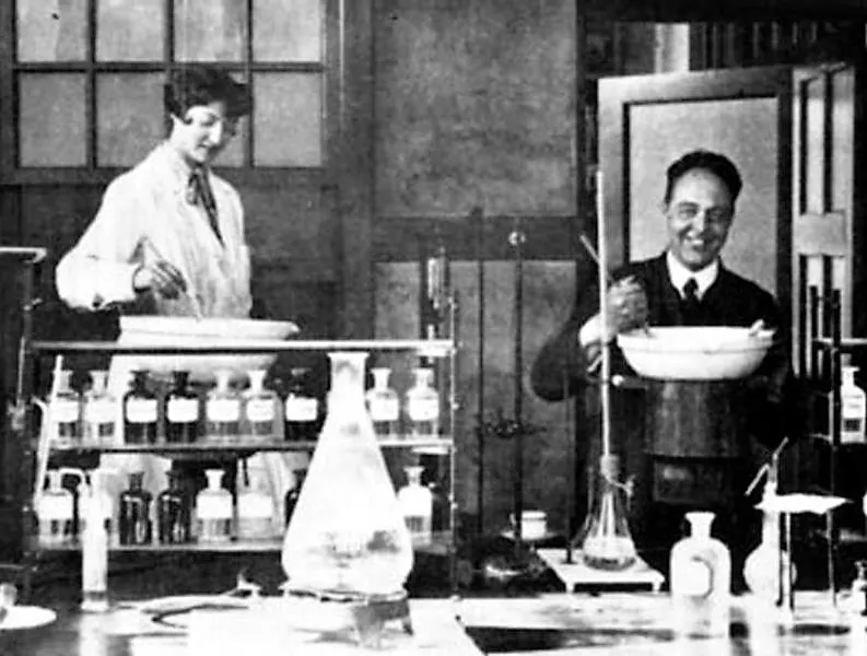 prof pe verkade en echtgenote in laboratorium