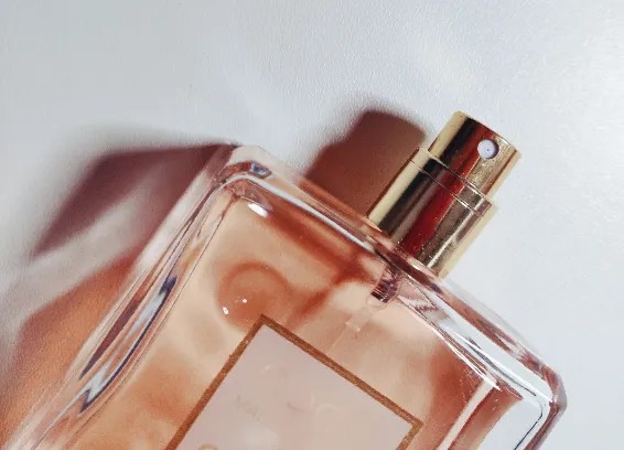 screenshot 2019 05 30 gratis afbeeldingen fles houder geurig vloeistof parfum geur verstuiven 3456x4608 1559451