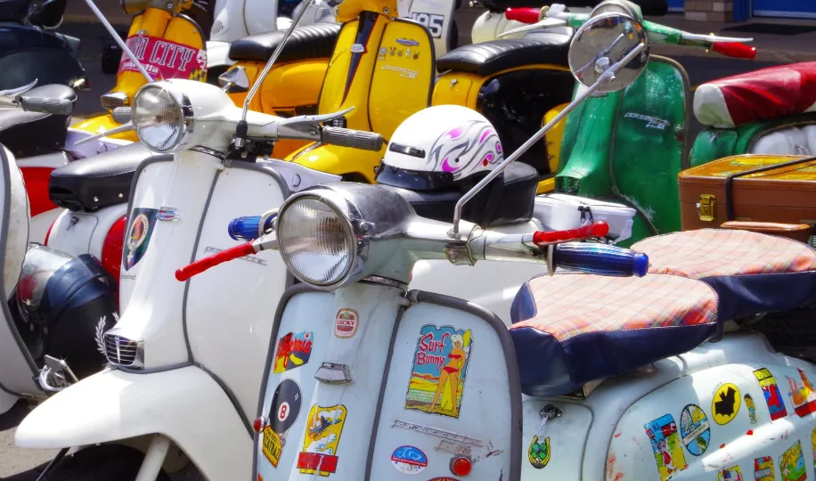 screenshot 2019 06 07 gratis stockfoto van lambretta parkeerplaats scooter