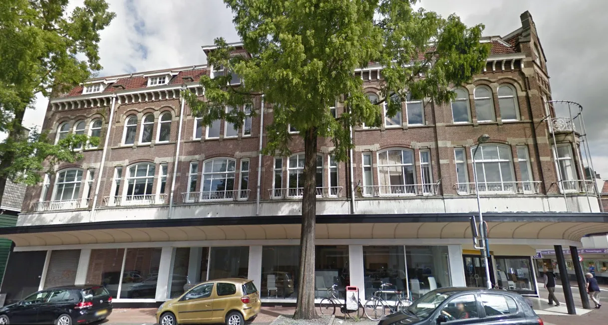 westzijde gezien vanuit de stationsstraat
