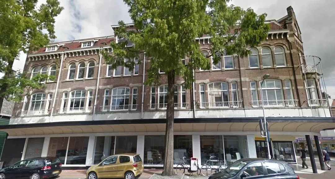 westzijde-gezien-vanuit-de-stationsstraat