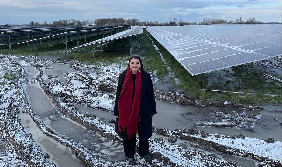 Anouk Gielen bij zonnepark WinterZon
