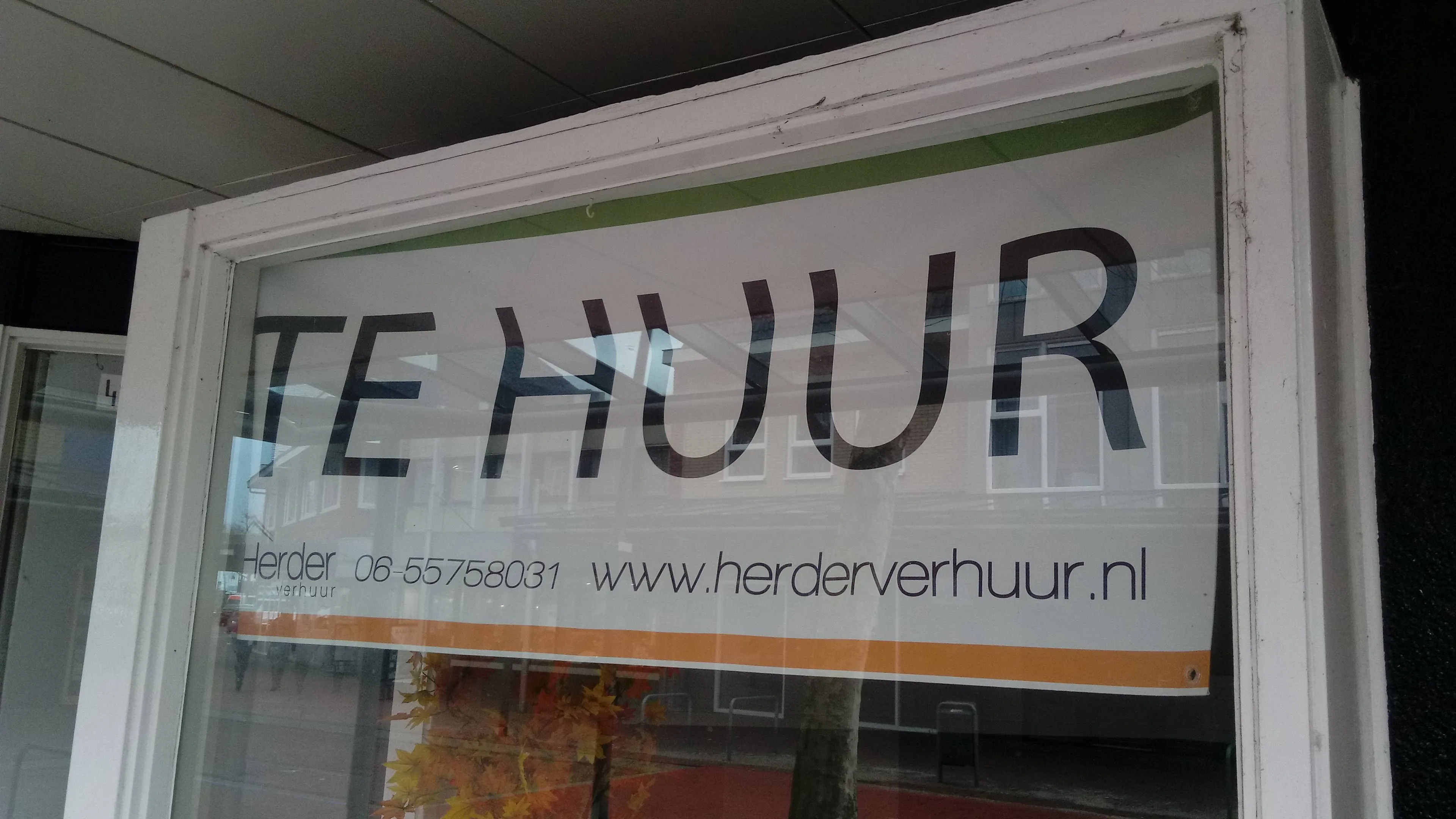 Herder_Verhuur_'TE_HUUR'_poster,_Veendam_(2019)_01