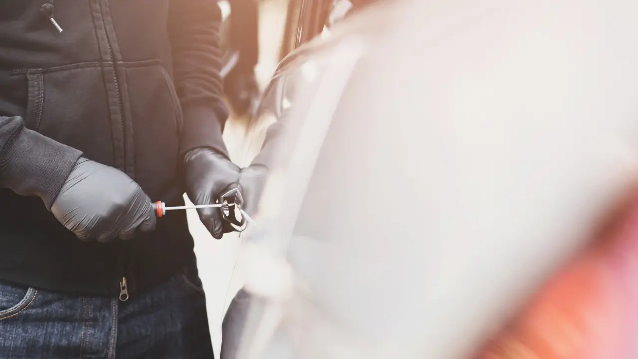 Diefstal uit auto’s in Rotterdam met bijna 30% gestegen_ landelijk cijfer blijft stabiel
