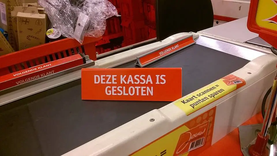 Deze_kassa_is_gesloten,_Kruidvat_Winschoten_(2018)