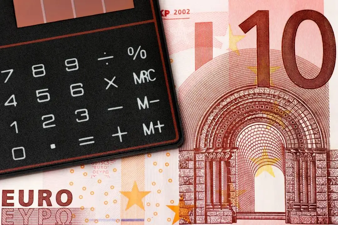 number-macro-money-business-close-brand-font-bank-illustration-design-text-euro-debt-coin-save-calculator-coins-finance-datailaufnahme-budget-stock-exchange-bank-note-dollar-bill-macro-photo-1021973